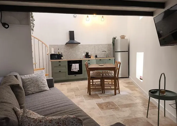 De La Cheminee * Saint-Privat (Herault)